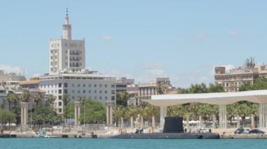 İspanya 'nın Malaga limanındaki Tramontana denizaltısı.
