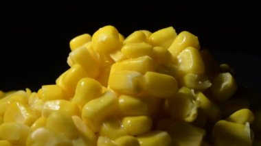 Samimi ışıkla dönen mısırlı dağ