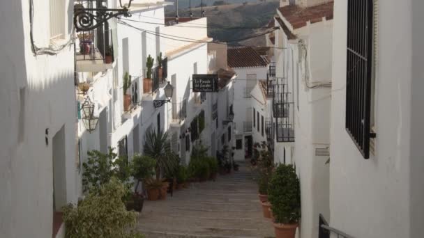 Typical Andalusian Whitewashed Street Sunset Frigiliana Spain Tilt — Stockvideo