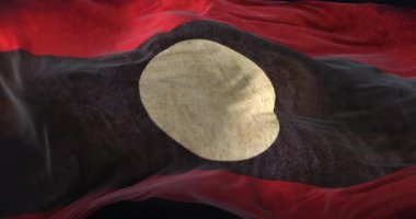 Yaşlı Laos bayrağı rüzgara karşı sallanıyor. Döngü