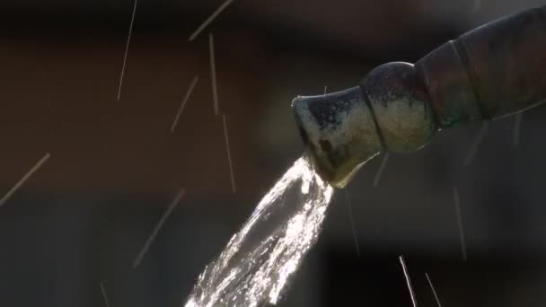 Спори Громадського Фонтану Поливають Воду — стокове відео