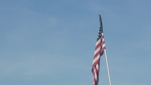 Petit Drapeau Des États Unis Dans Une Maison Particulière — Video