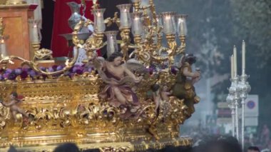 Kutsal haftada işlenmiş tahtın ayrıntıları. Velez Malaga, İspanya