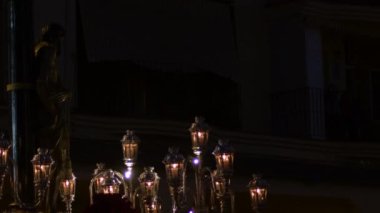 İspanya, Velez Malaga 'da İsa' nın eli kolu bağlı, işlenmiş taht