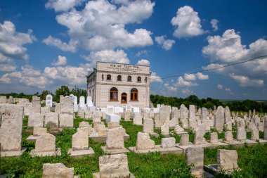 Baal Şem Tov. Eski Yahudi mezarlığı. Ruhani lider Baal Şem Tov 'un mezarı. 