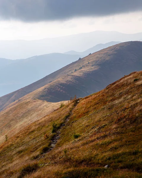 Belle Montagne Autunnali Nei Carpazi Una Passeggiata Montagna Con Sole — Foto Stock