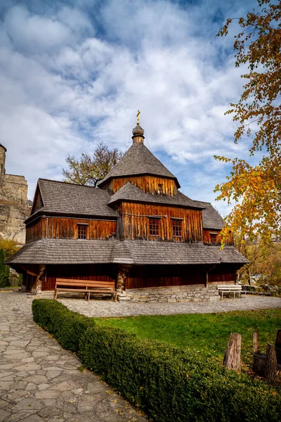 Drewniany Kościół Jesiennego Dnia Kamianets Podilskyi — Zdjęcie stockowe