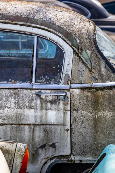Παλιά Σοβιετικά Ρετρό Αυτοκίνητα Στην Ύπαιθρο Παράτησε Ένα Αυτοκίνητο Της — Φωτογραφία Αρχείου