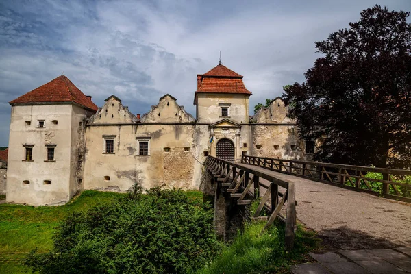Belo Castelo Svirzh Região Lviv Ucrânia — Fotografia de Stock