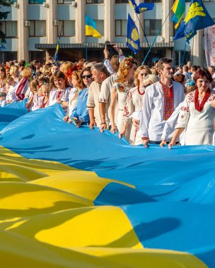 Khmelnitsky, Ukrayna - 24 Ağustos, 2018.People Ukrayna Bağımsızlık günü tatile geleneksel Ukrayna giysili