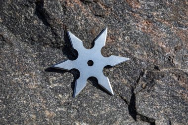 Shuriken (yıldız atma), geleneksel japon ninja soğuk silah sıkışmış 