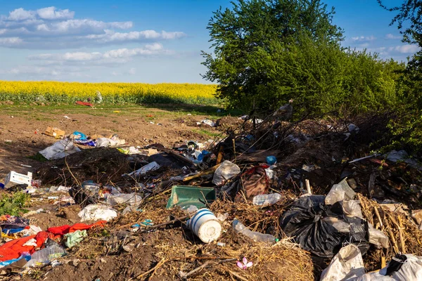 Şehrin Dışındaki Açık Havada Çöplük — Stok fotoğraf