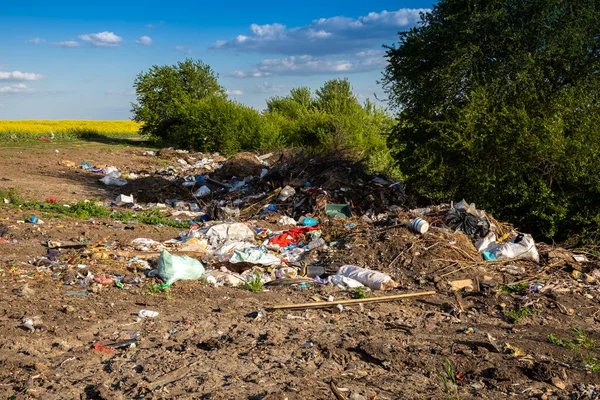 Şehrin Dışındaki Açık Havada Çöplük — Stok fotoğraf