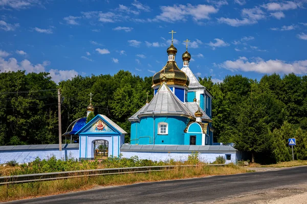 Православная Церковь Московского Патриархата Украинском Селе — стоковое фото