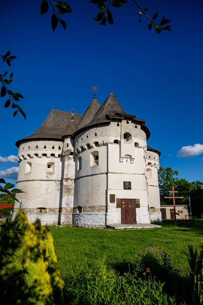 Vecchia Chiesa Una Fortezza Ucraina Nel Villaggio Sutkivtsi — Foto Stock