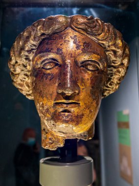 Roma Tanrıçası Sulis Minerva, İngiltere 'deki Bath' daki Roma Hamamları Tapınağı 'nda bulundu..