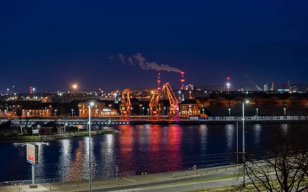 Três Velhos Guindastes Portuários Coloridos Iluminados Noite Avenida Rio Odra — Fotografia de Stock