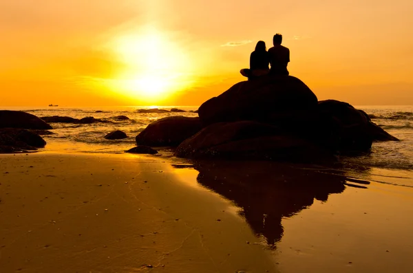 Couple in silhouette — Stock Photo, Image