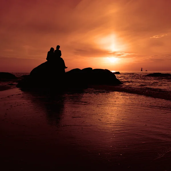 Couple in silhouette — Stock Photo, Image