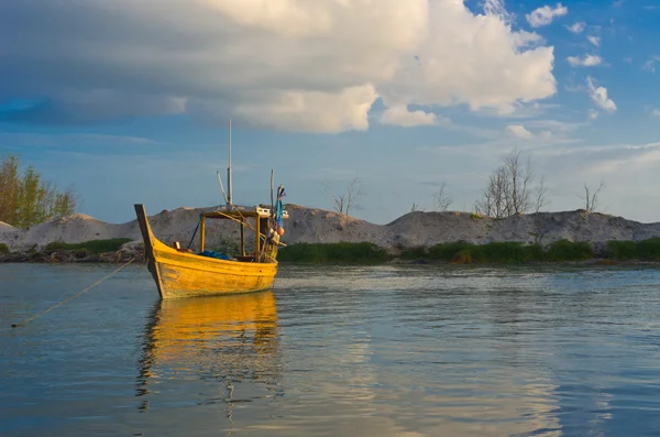 Yellow boat — Stock Photo, Image