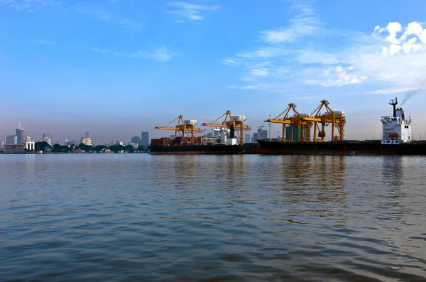 Porto di spedizione — Foto Stock