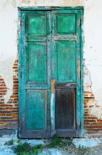 Oude houten deur. — Stockfoto