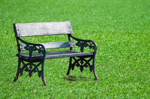 Old green bench — Stock Photo, Image