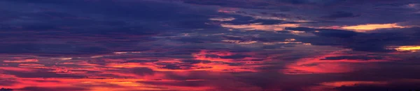 Panorama při západu slunce obloha. — Stock fotografie