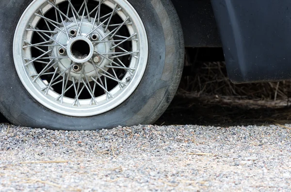 Flat tire — Stock Photo, Image