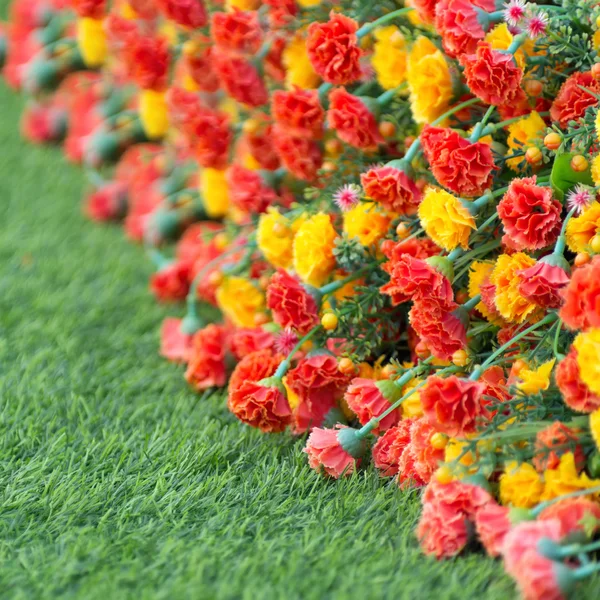Flores artificiais — Fotografia de Stock