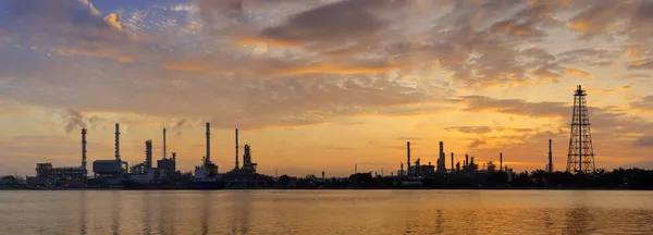 Refinaria de petróleo fábrica — Fotografia de Stock