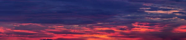Panorama při západu slunce obloha. — Stock fotografie