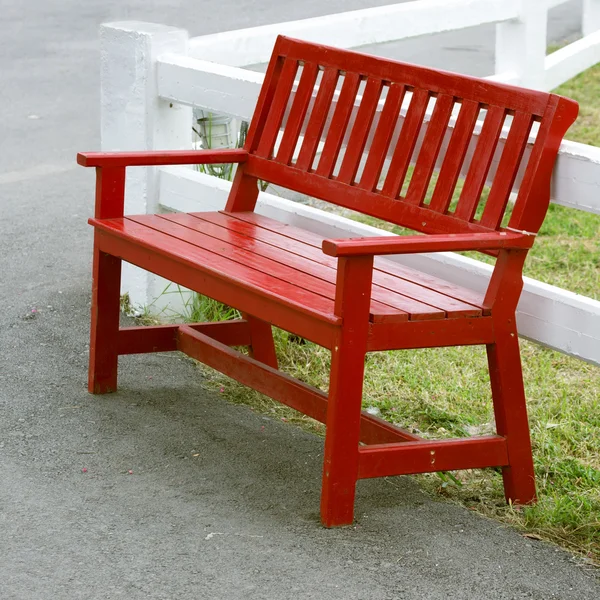 Červená lavička — Stock fotografie