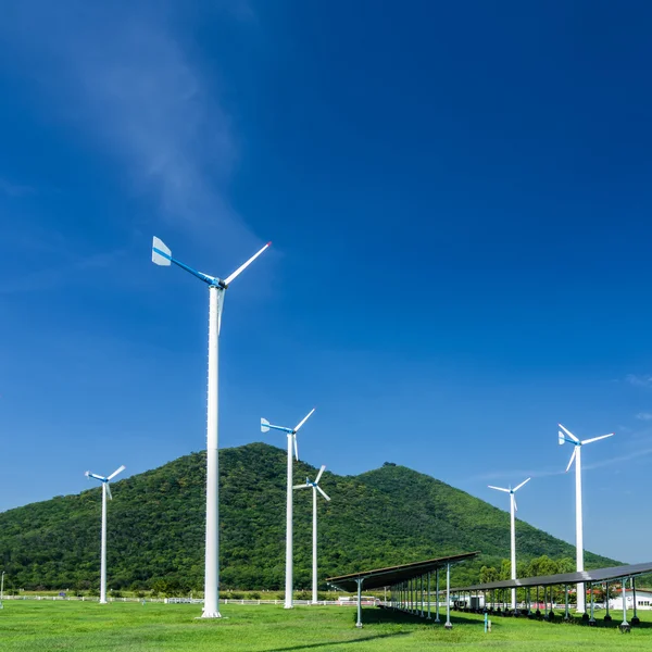 Rüzgar enerjisi türbinleri. — Stok fotoğraf