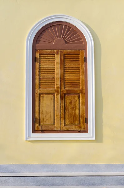 Velhas janelas de madeira — Fotografia de Stock