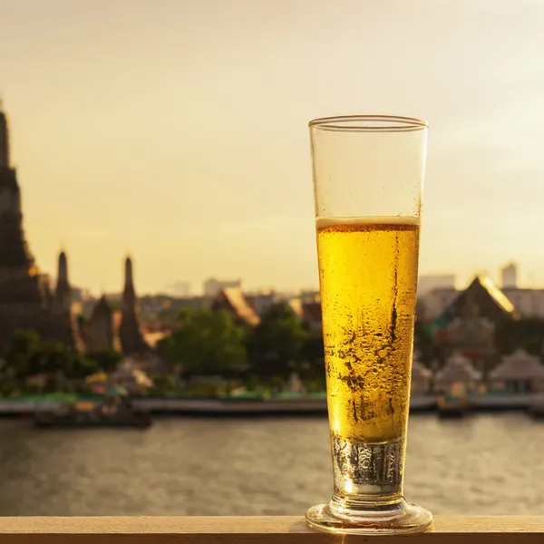 Groot glas bier — Stockfoto