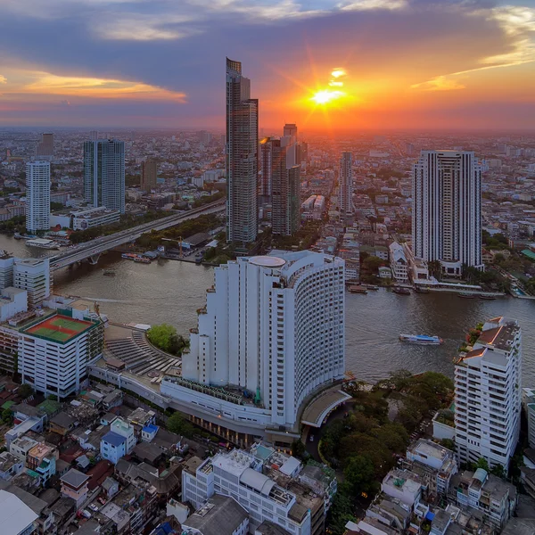 Modern building near the river — Stock Photo, Image