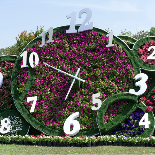 Flower decoration is a clock — Stock Photo, Image
