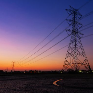 yüksek gerilim elektrik direği