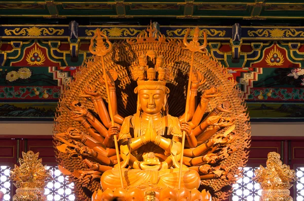 Guan Yin houtsnijwerk — Stockfoto