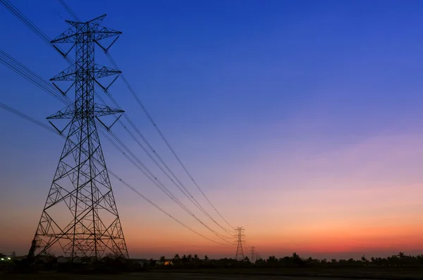 Pólo elétrico de alta tensão — Fotografia de Stock