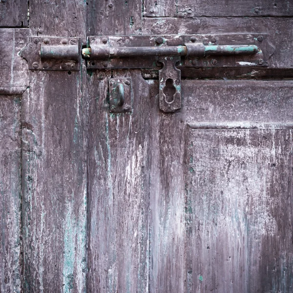 汚れた古いドア — ストック写真