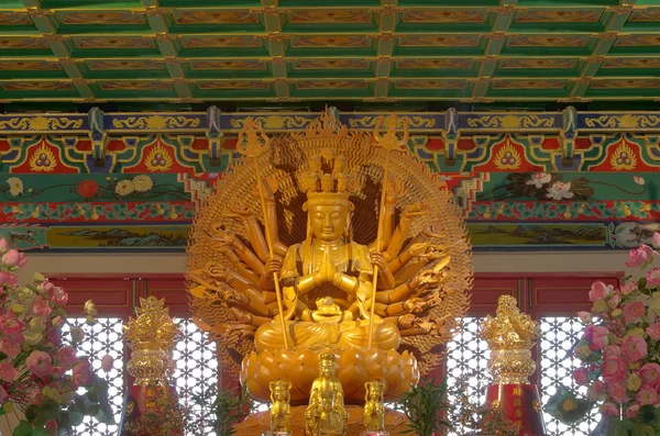 Guan Yin escultura em madeira — Fotografia de Stock