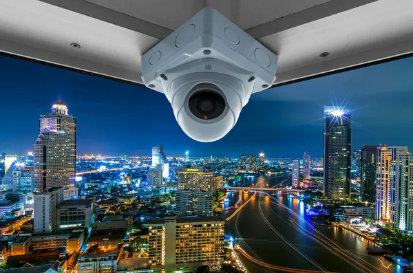 CCTV e noite cena da cidade — Fotografia de Stock
