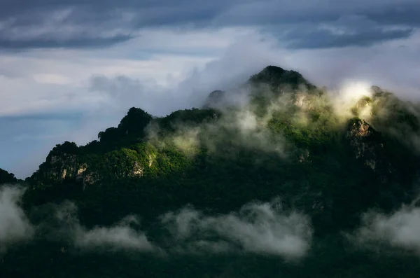 Beautiful Landscape Morning Time Sunrise Fog Mountain White Fluffy Clouds — Stock Photo, Image