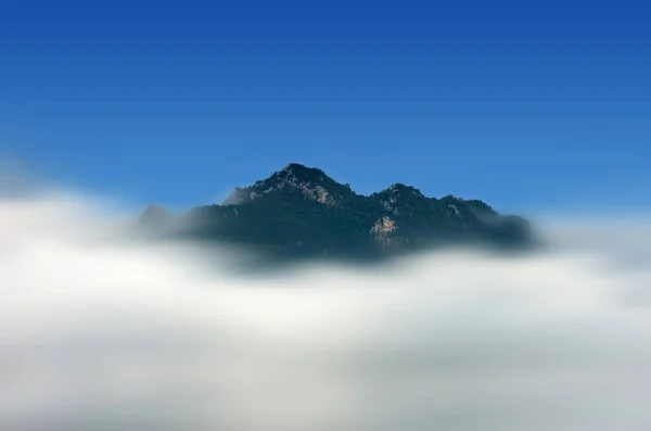 Hermosa Exposición Prolongada Paisaje Mañana Durante Amanecer Con Niebla Sobre Fotos de stock libres de derechos