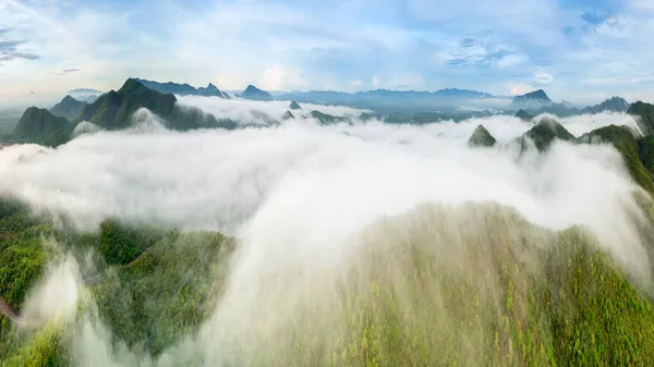 Hermosa Vista Aérea Mar Niebla Montaña Del Bosque Matutino Con —  Fotos de Stock