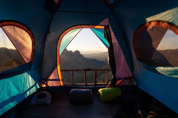 Vista Dentro Tenda Olhando Para Natureza Floresta Matinal Montanhas — Fotografia de Stock