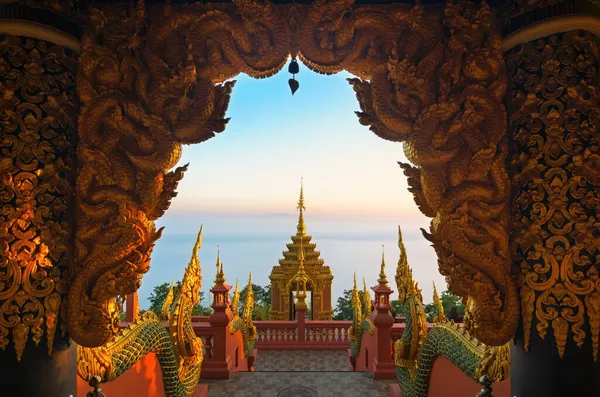 Rano Widok Morza Mgły Wat Phra Doi Phra Chan Lampang — Zdjęcie stockowe