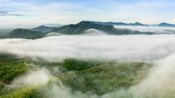Prachtig Uitzicht Vanuit Lucht Zee Van Mist Ochtend Bos Mountent — Stockfoto
